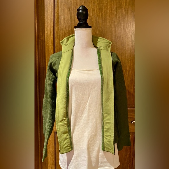 Mountain Hardwear Women's Green Zipup Jacket - Picture 8 of 10